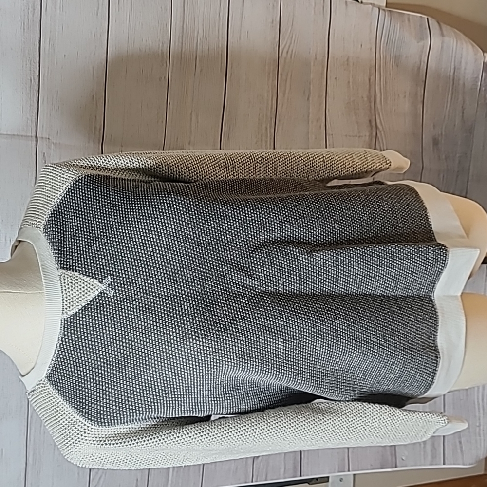 ZYIA Gray Binary Crew Neck Sweatshirt Large